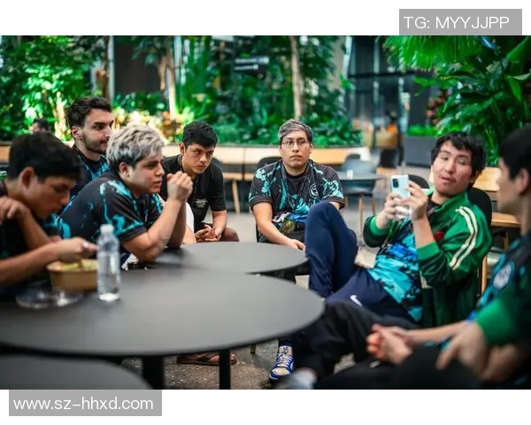 DOTA2战术解析：深入剖析FPX团队的包夹策略与执行技巧