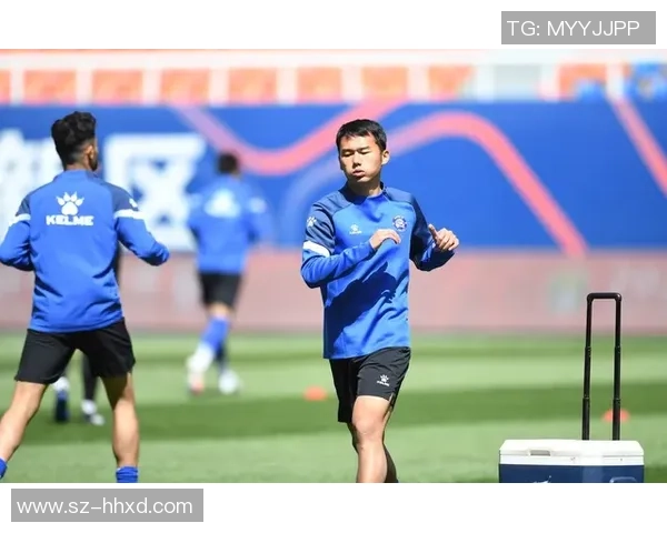 与杨伟畅谈足球生涯的起伏与梦想追逐之路